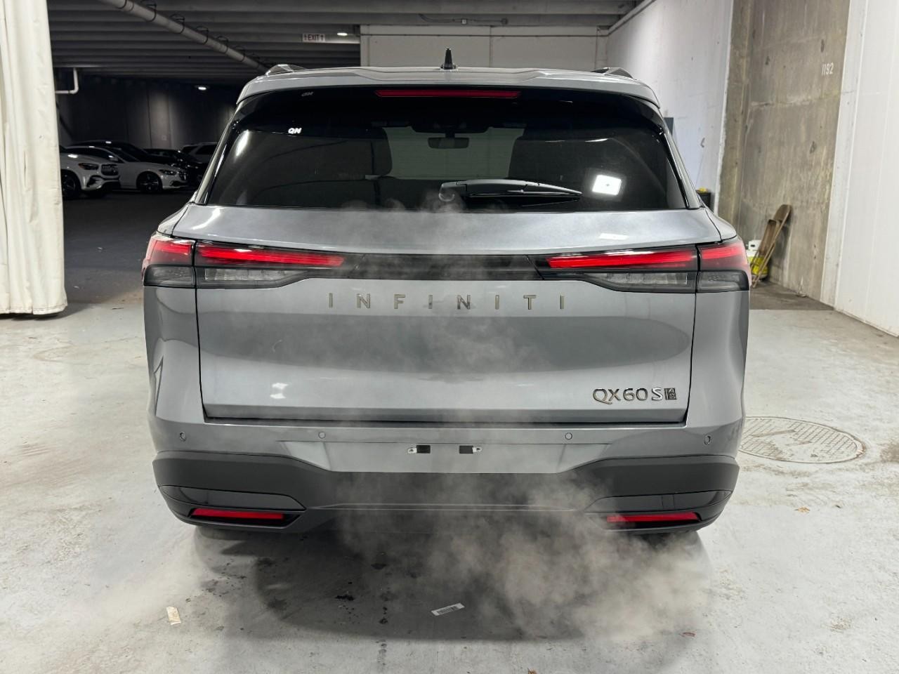 INFINITI QX60 Vehicle Full-screen Gallery Image 10