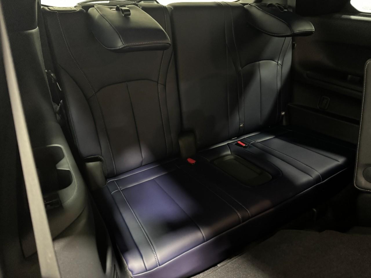 INFINITI QX60 Vehicle Full-screen Gallery Image 11