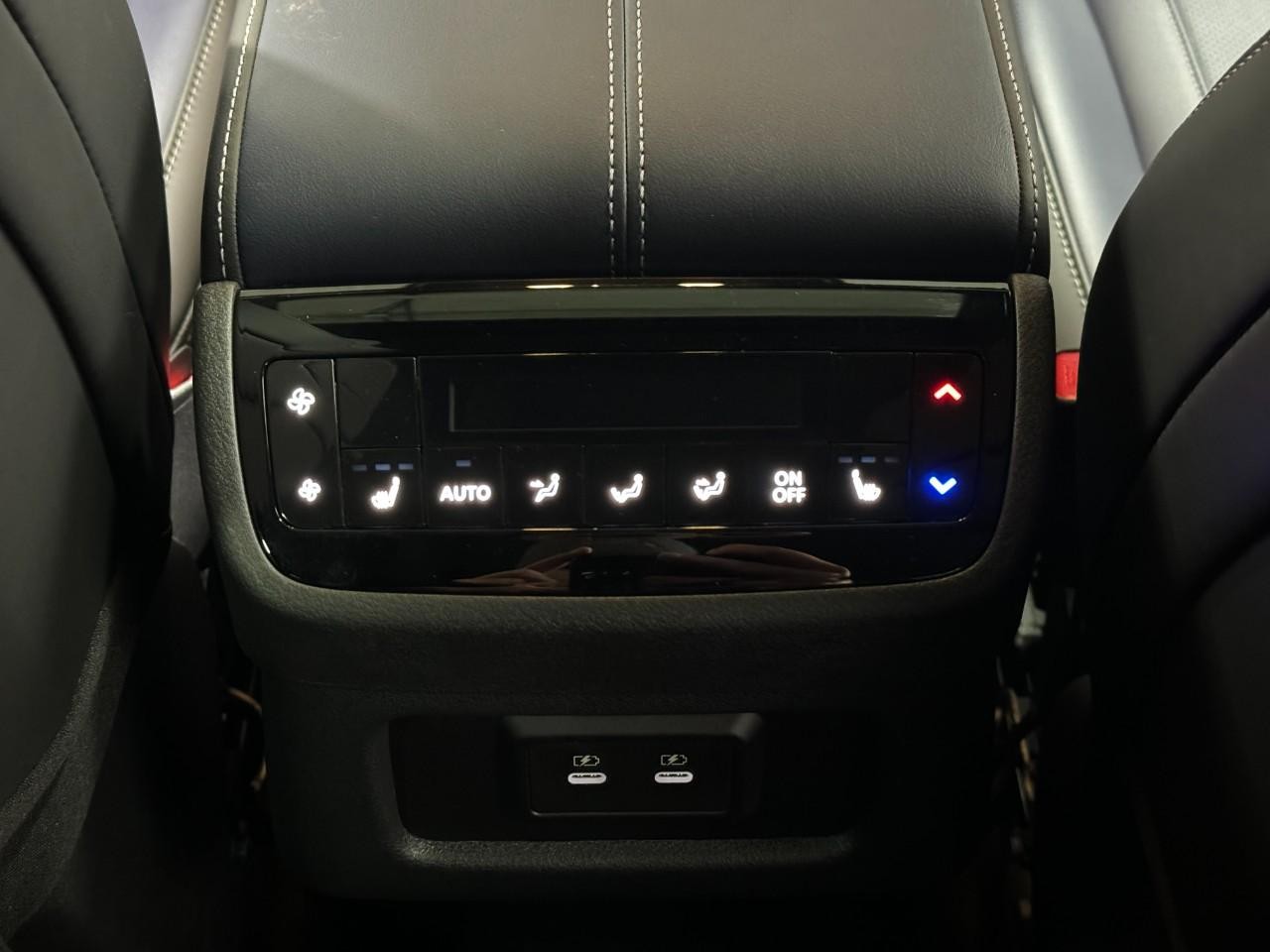 INFINITI QX60 Vehicle Full-screen Gallery Image 13