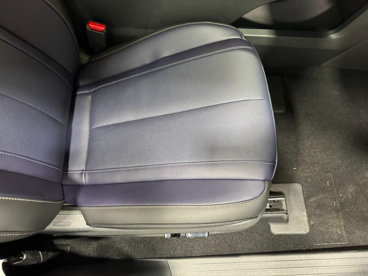 INFINITI QX60 Vehicle Full-screen Gallery Image 22