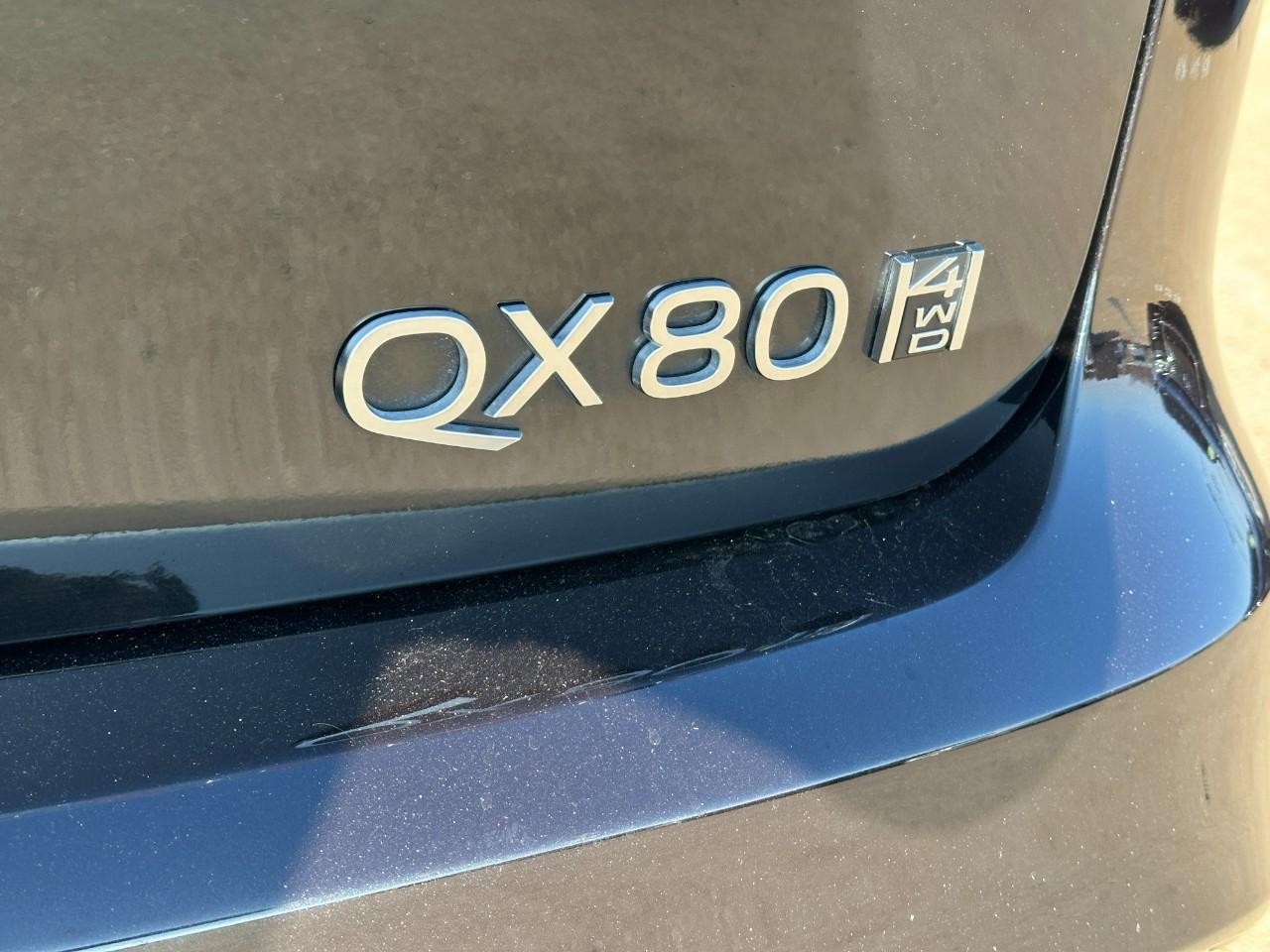 INFINITI QX80 Vehicle Full-screen Gallery Image 5