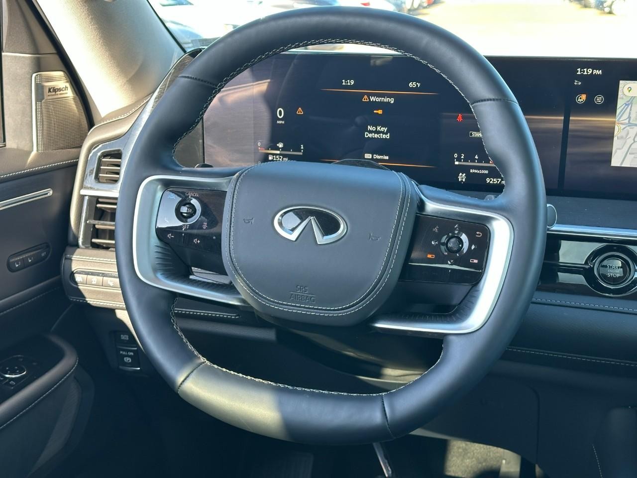 INFINITI QX80 Vehicle Full-screen Gallery Image 16