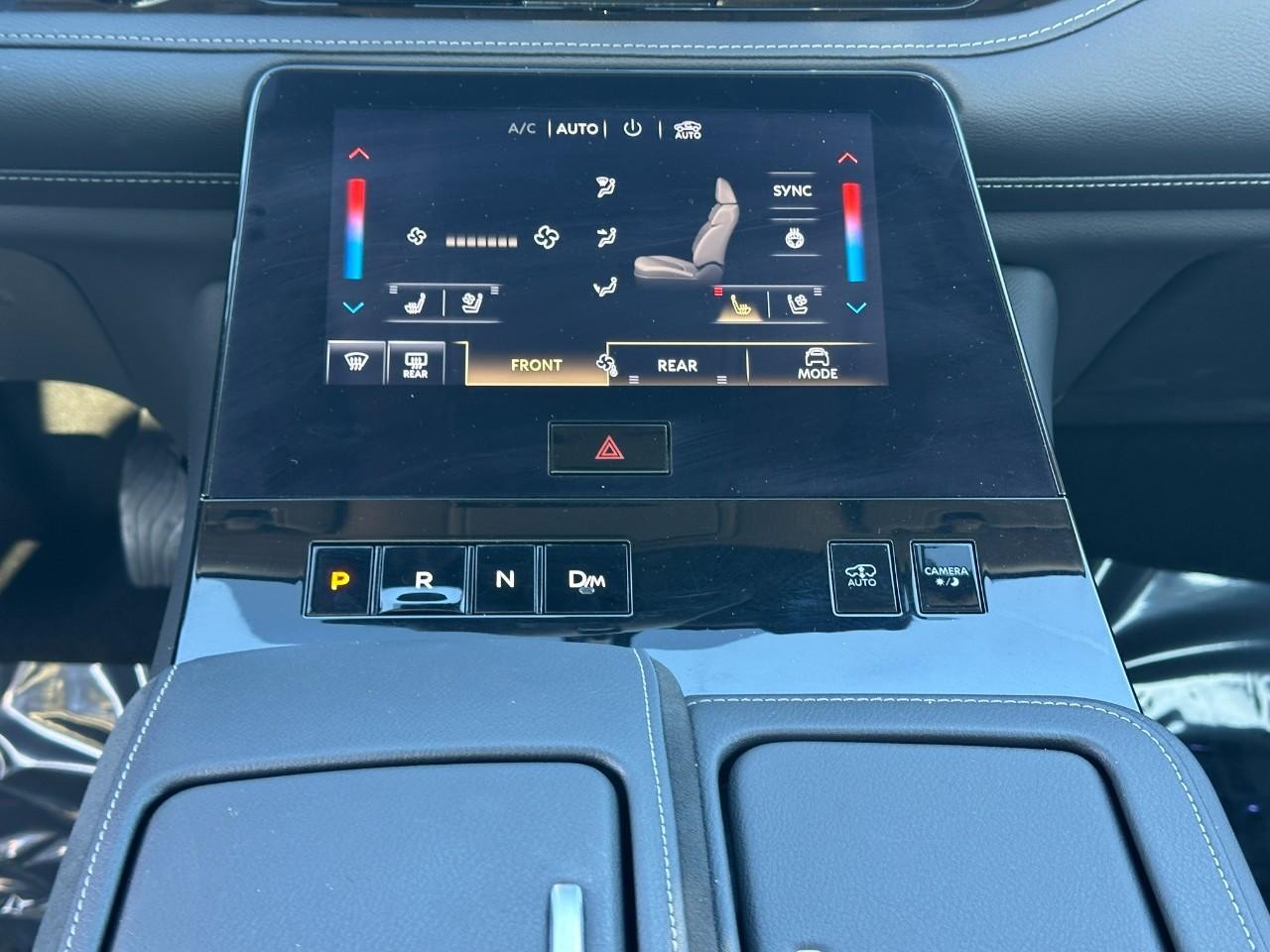 INFINITI QX80 Vehicle Full-screen Gallery Image 18