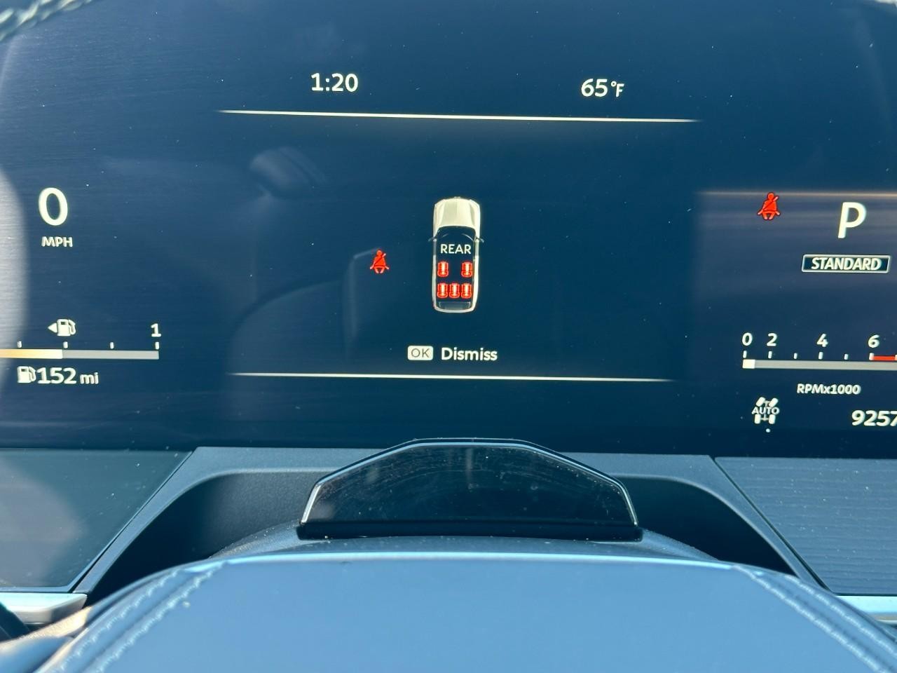 INFINITI QX80 Vehicle Full-screen Gallery Image 29