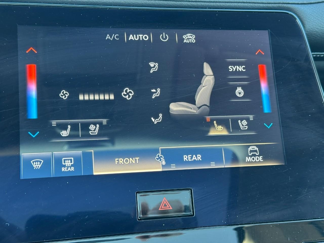 INFINITI QX80 Vehicle Full-screen Gallery Image 31