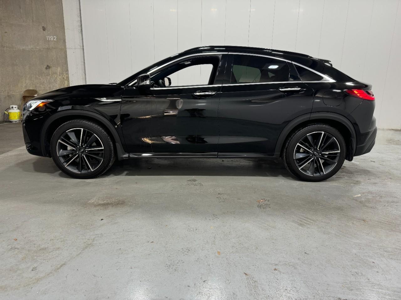 INFINITI QX55 Vehicle Full-screen Gallery Image 02