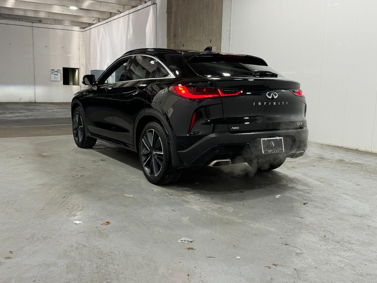 INFINITI QX55 Vehicle Full-screen Gallery Image 03