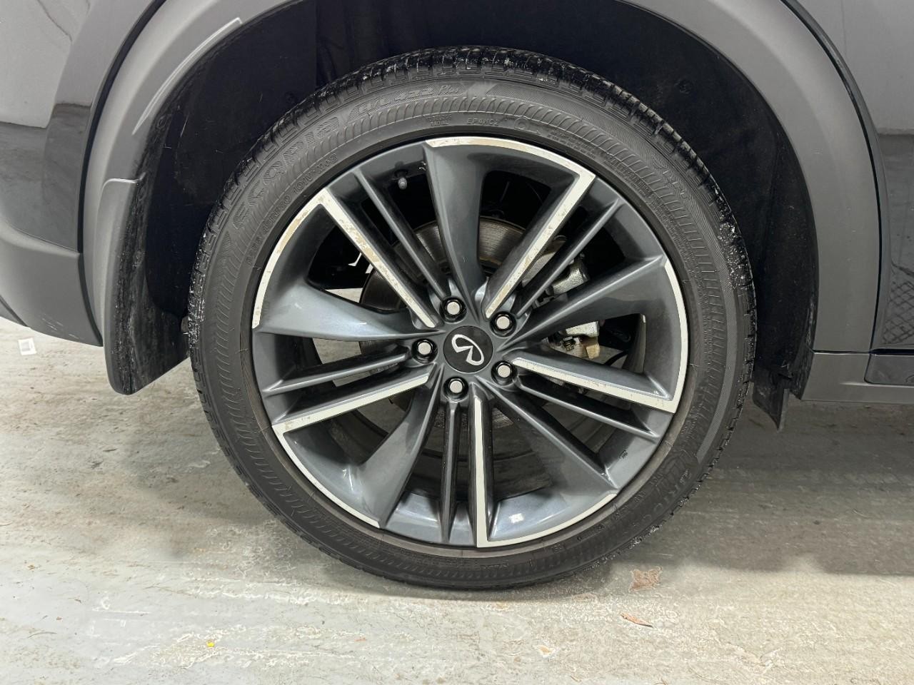 INFINITI QX55 Vehicle Full-screen Gallery Image 05