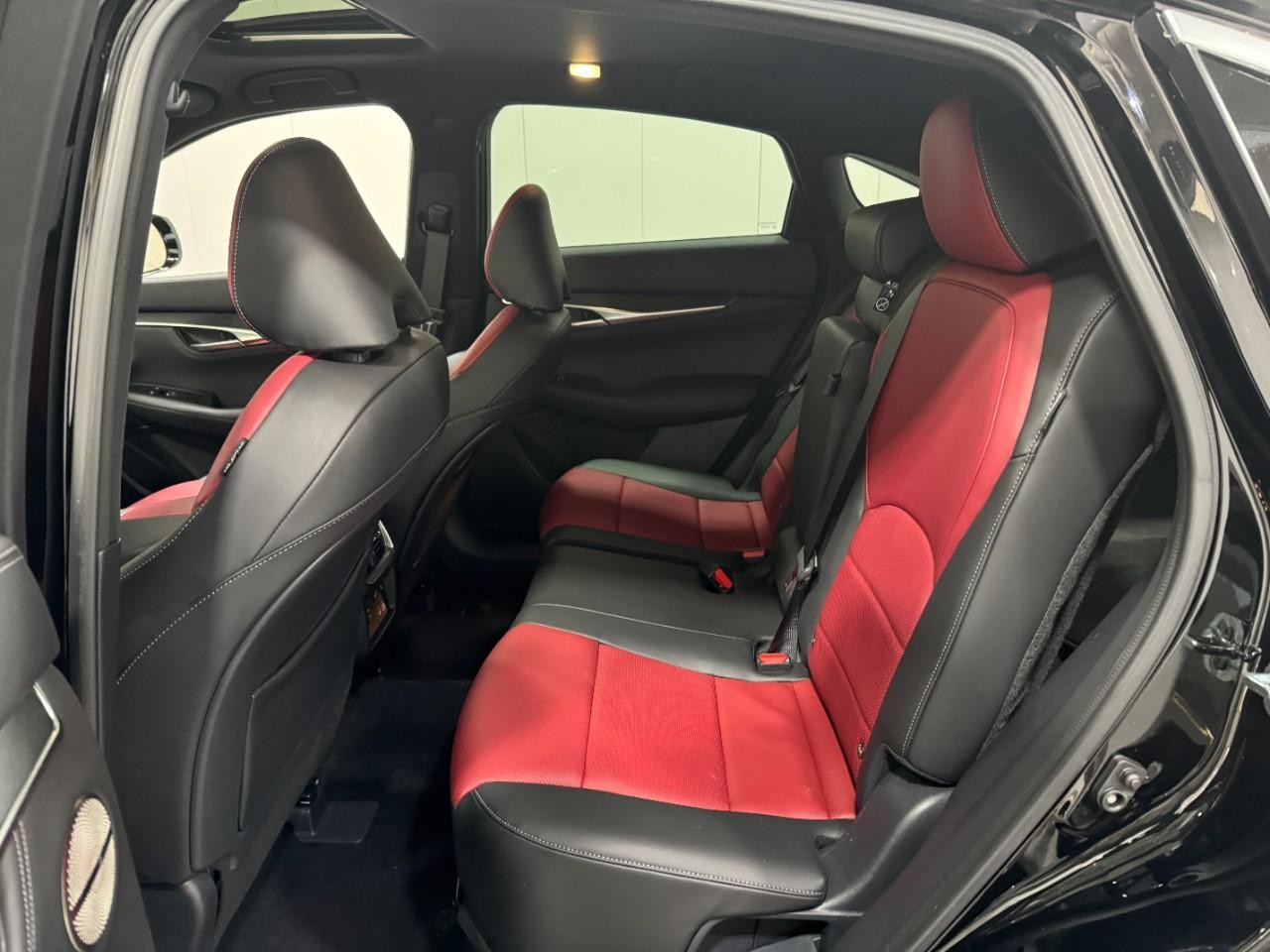 INFINITI QX55 Vehicle Full-screen Gallery Image 08