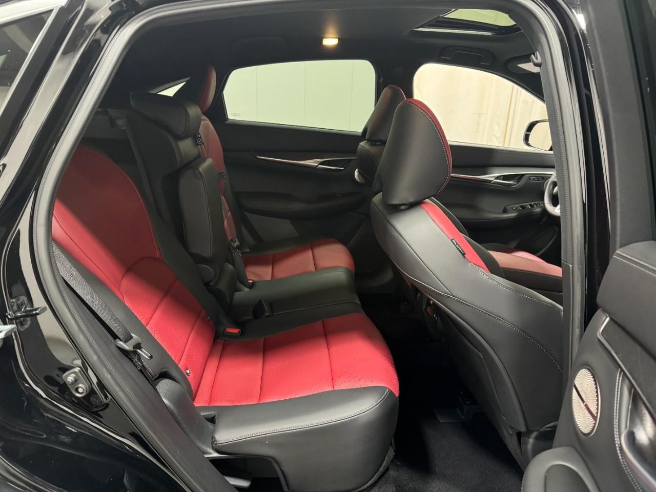 INFINITI QX55 Vehicle Full-screen Gallery Image 10