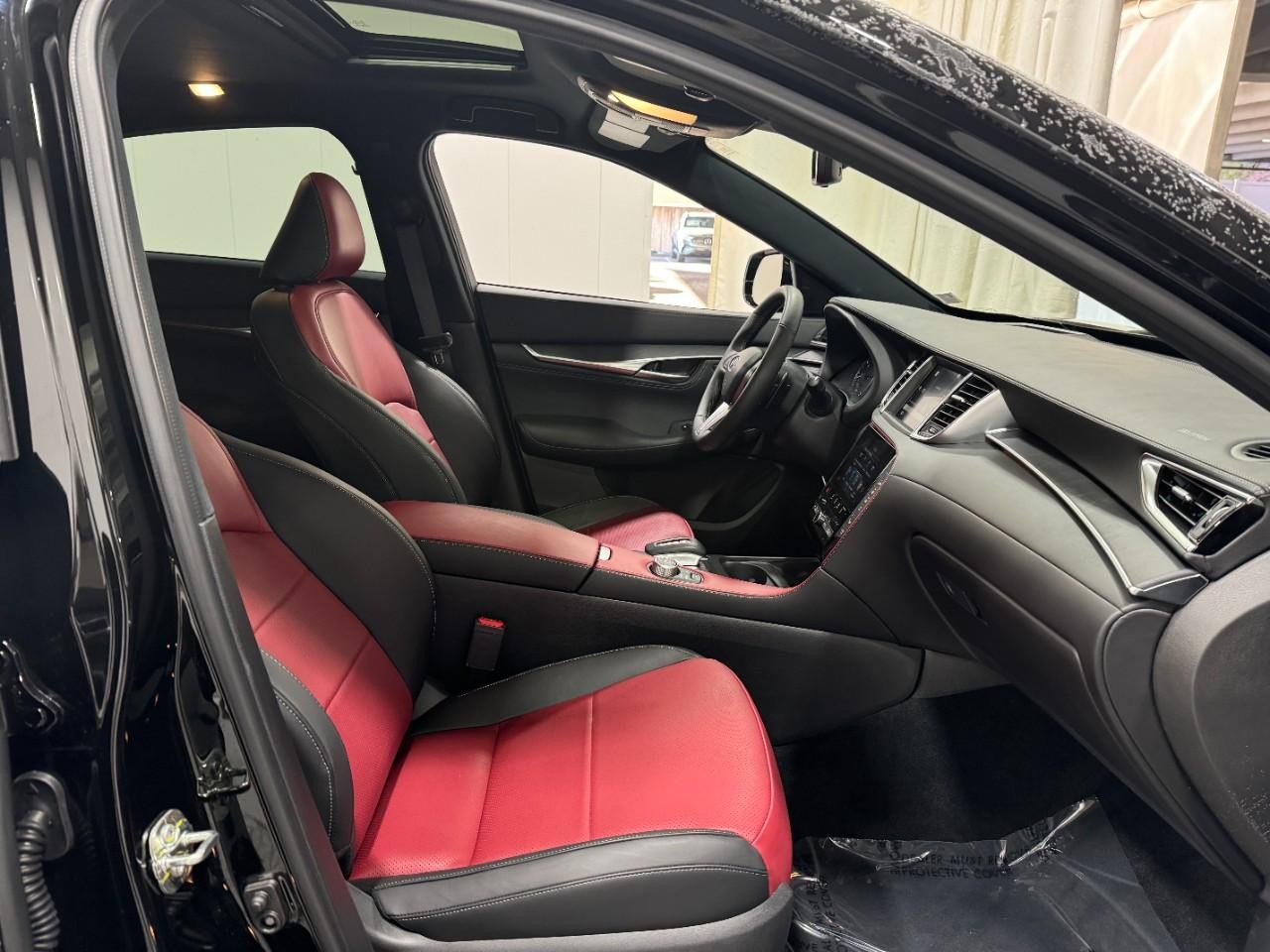 INFINITI QX55 Vehicle Full-screen Gallery Image 19