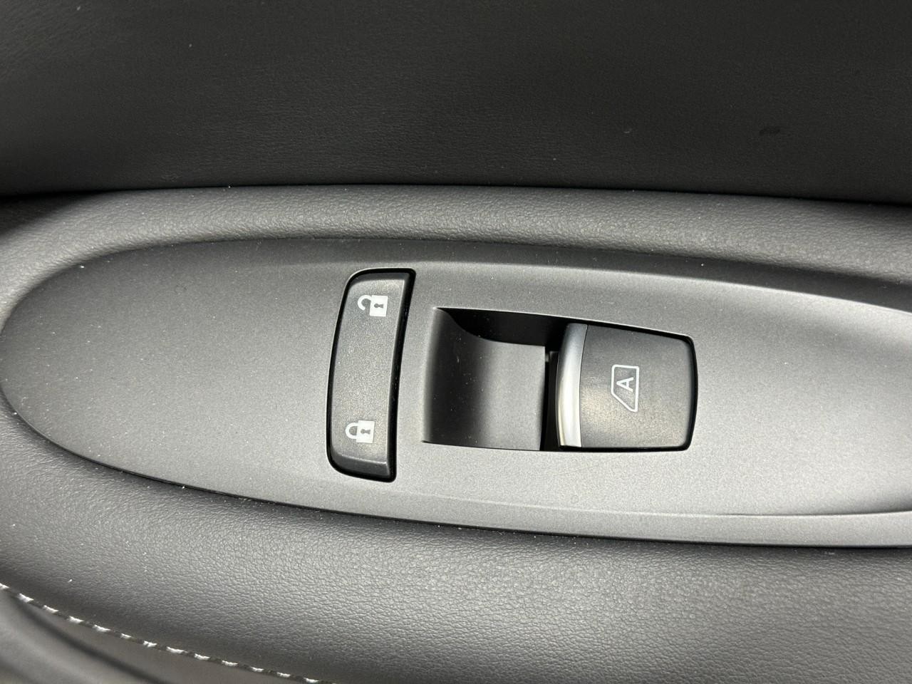 INFINITI QX55 Vehicle Full-screen Gallery Image 22