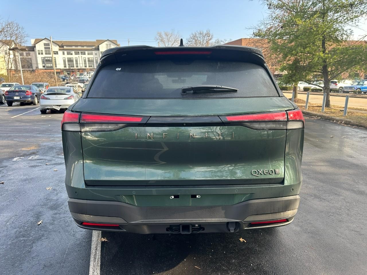 INFINITI QX60 Vehicle Full-screen Gallery Image 4