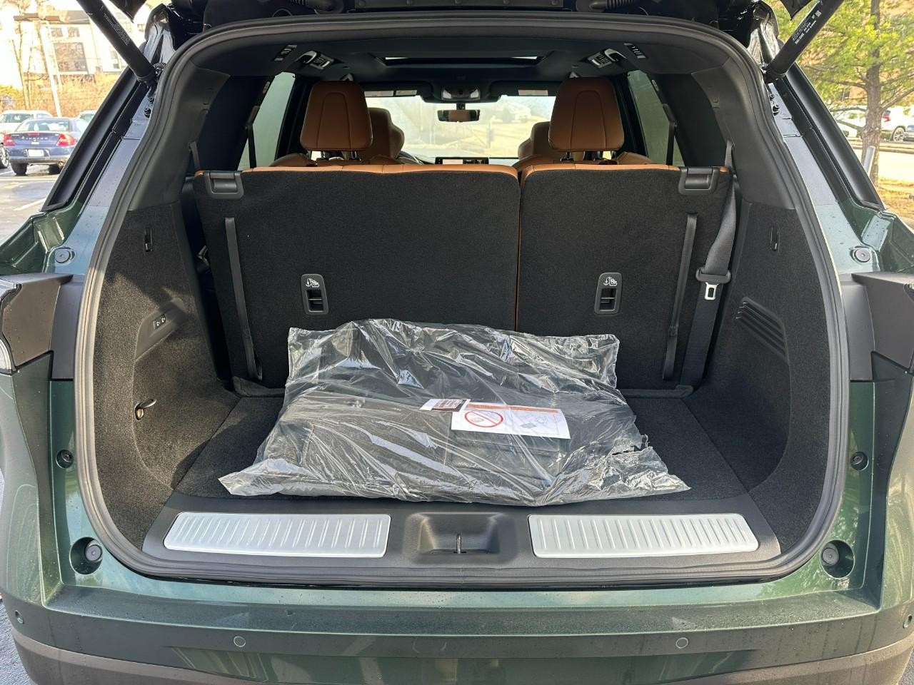 INFINITI QX60 Vehicle Full-screen Gallery Image 5