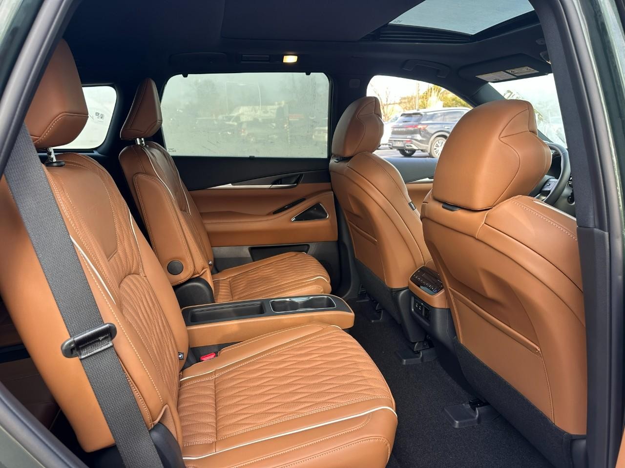 INFINITI QX60 Vehicle Full-screen Gallery Image 10