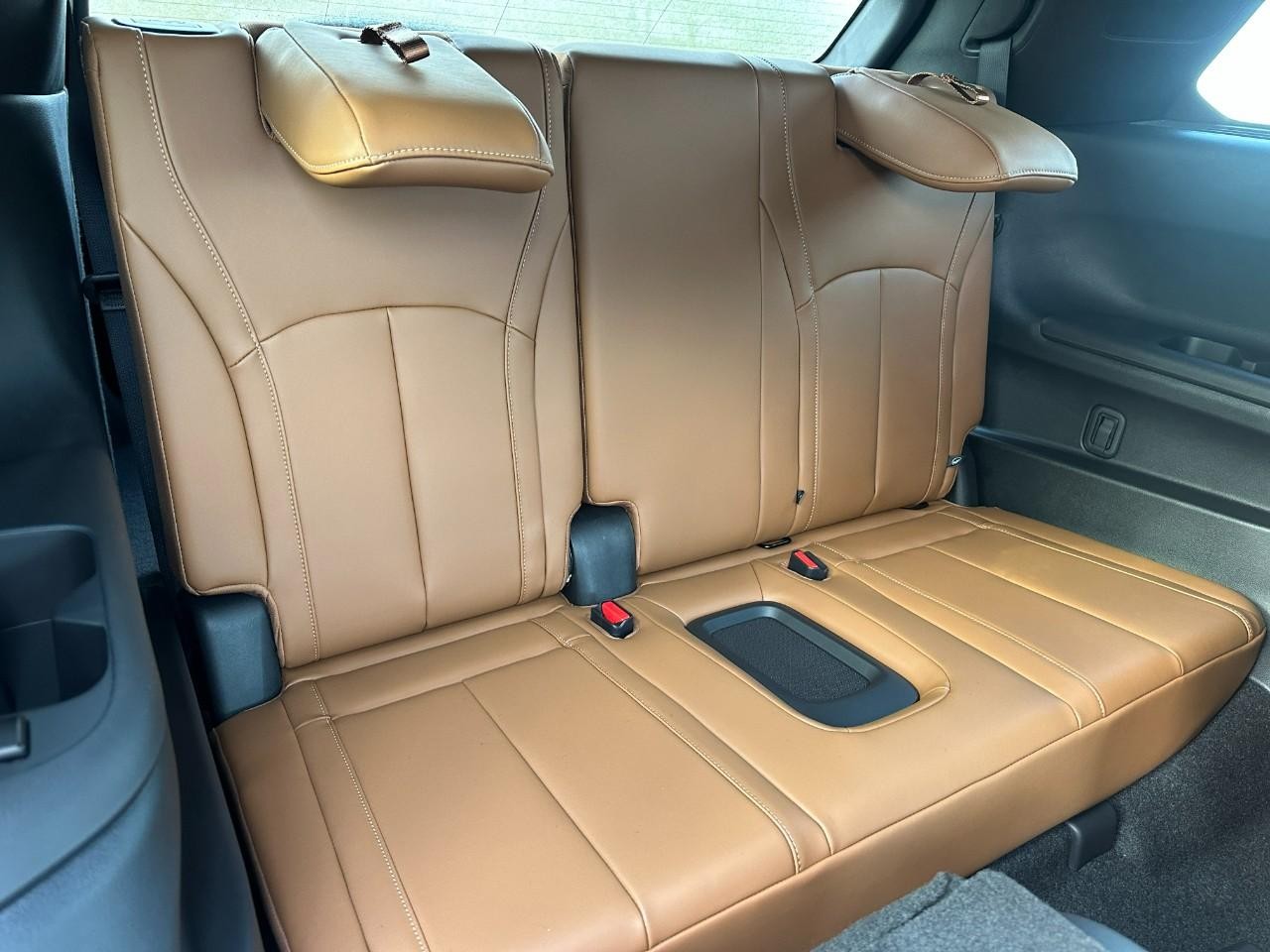 INFINITI QX60 Vehicle Full-screen Gallery Image 11