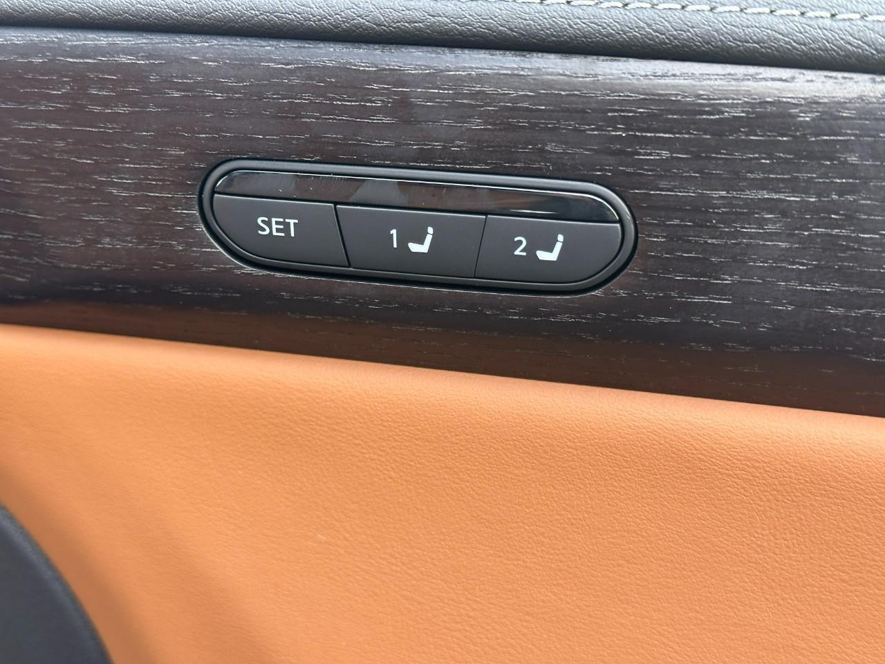 INFINITI QX60 Vehicle Full-screen Gallery Image 22