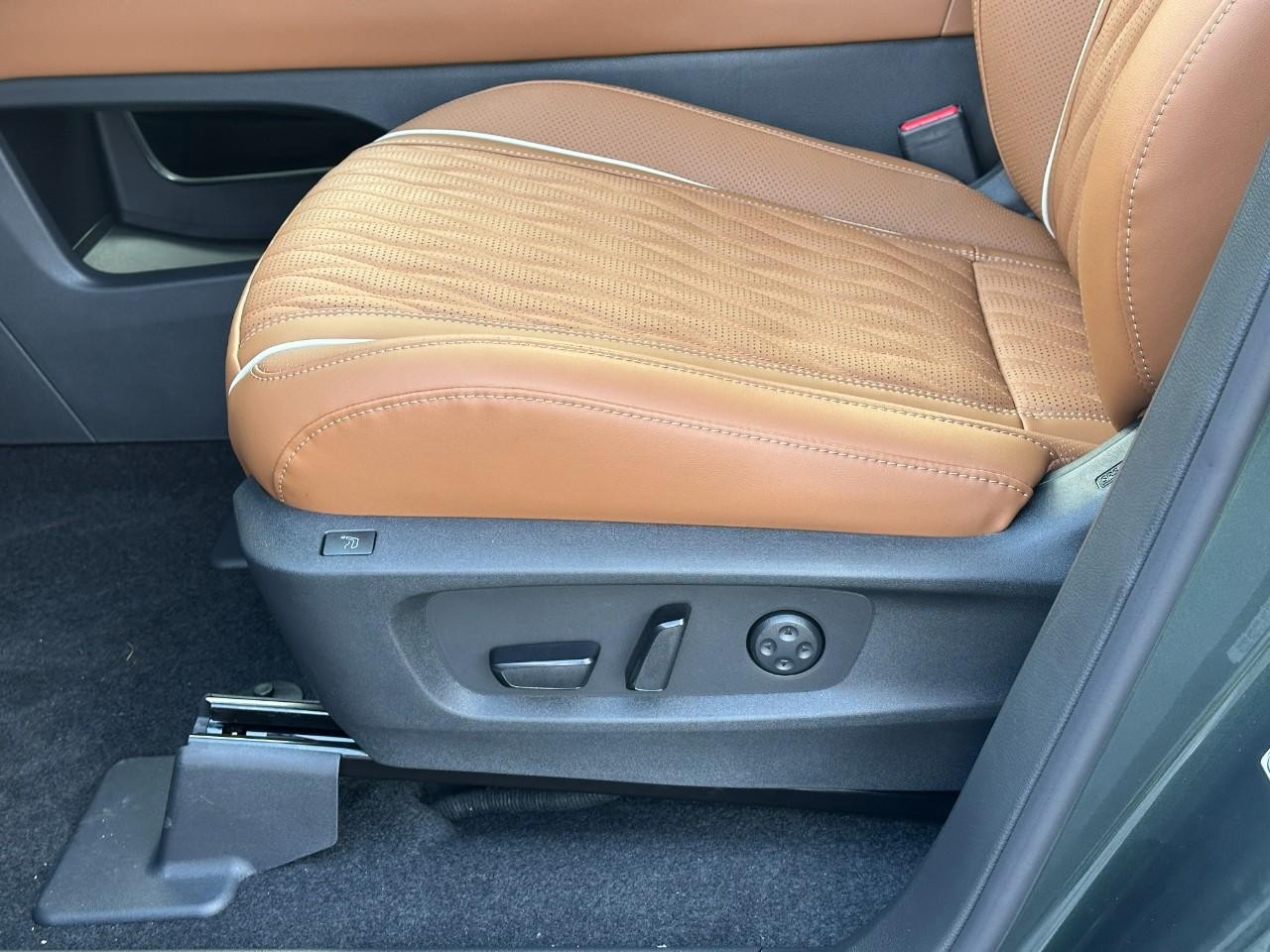 INFINITI QX60 Vehicle Full-screen Gallery Image 24