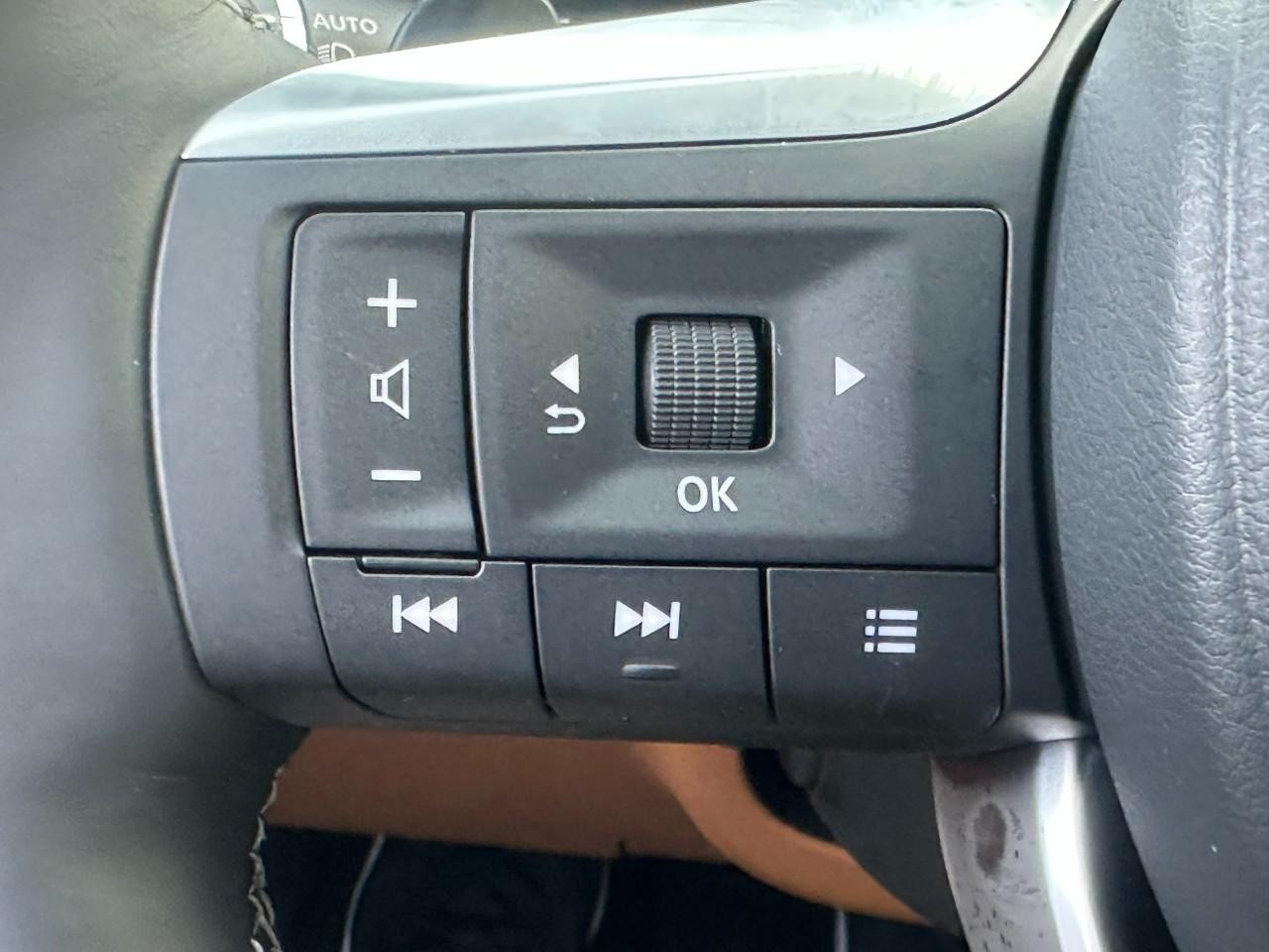 INFINITI QX60 Vehicle Full-screen Gallery Image 28