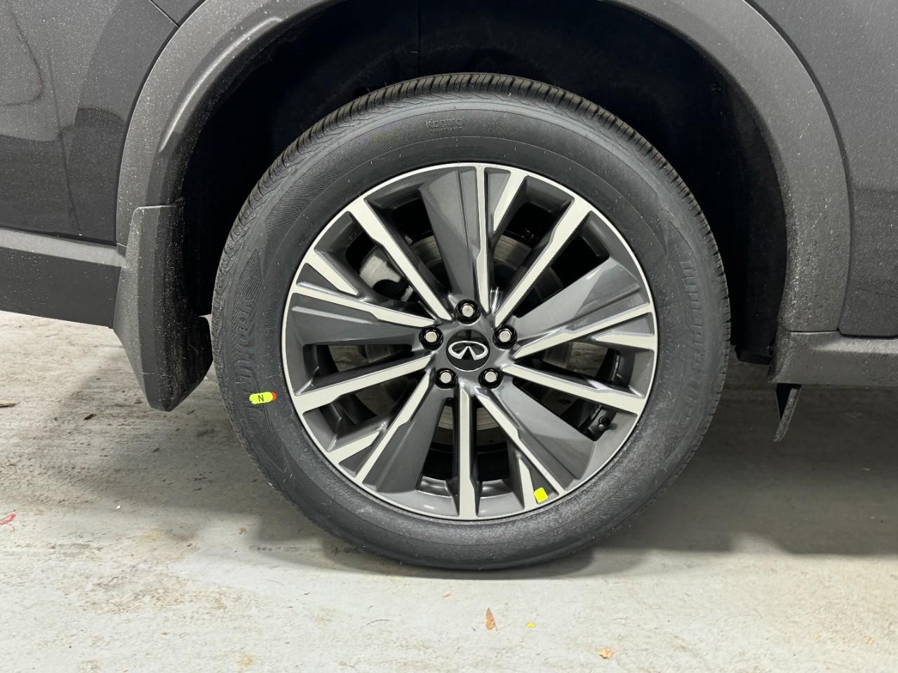 INFINITI QX60 Vehicle Full-screen Gallery Image 5