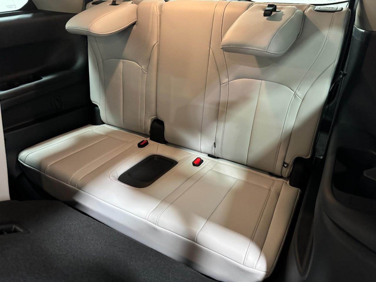 INFINITI QX60 Vehicle Full-screen Gallery Image 8