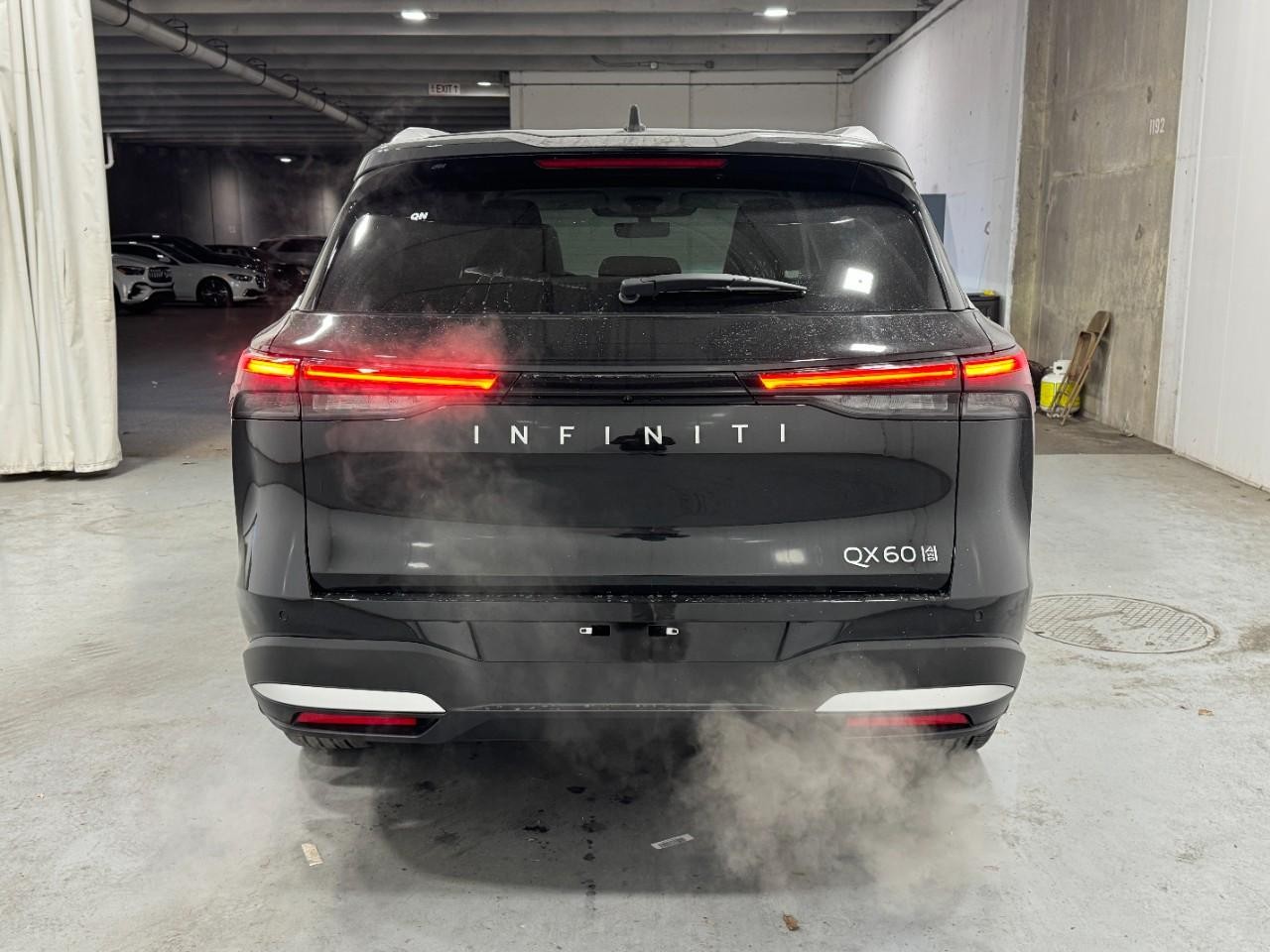 INFINITI QX60 Vehicle Full-screen Gallery Image 10