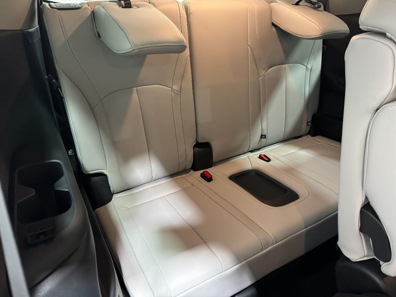 INFINITI QX60 Vehicle Full-screen Gallery Image 11