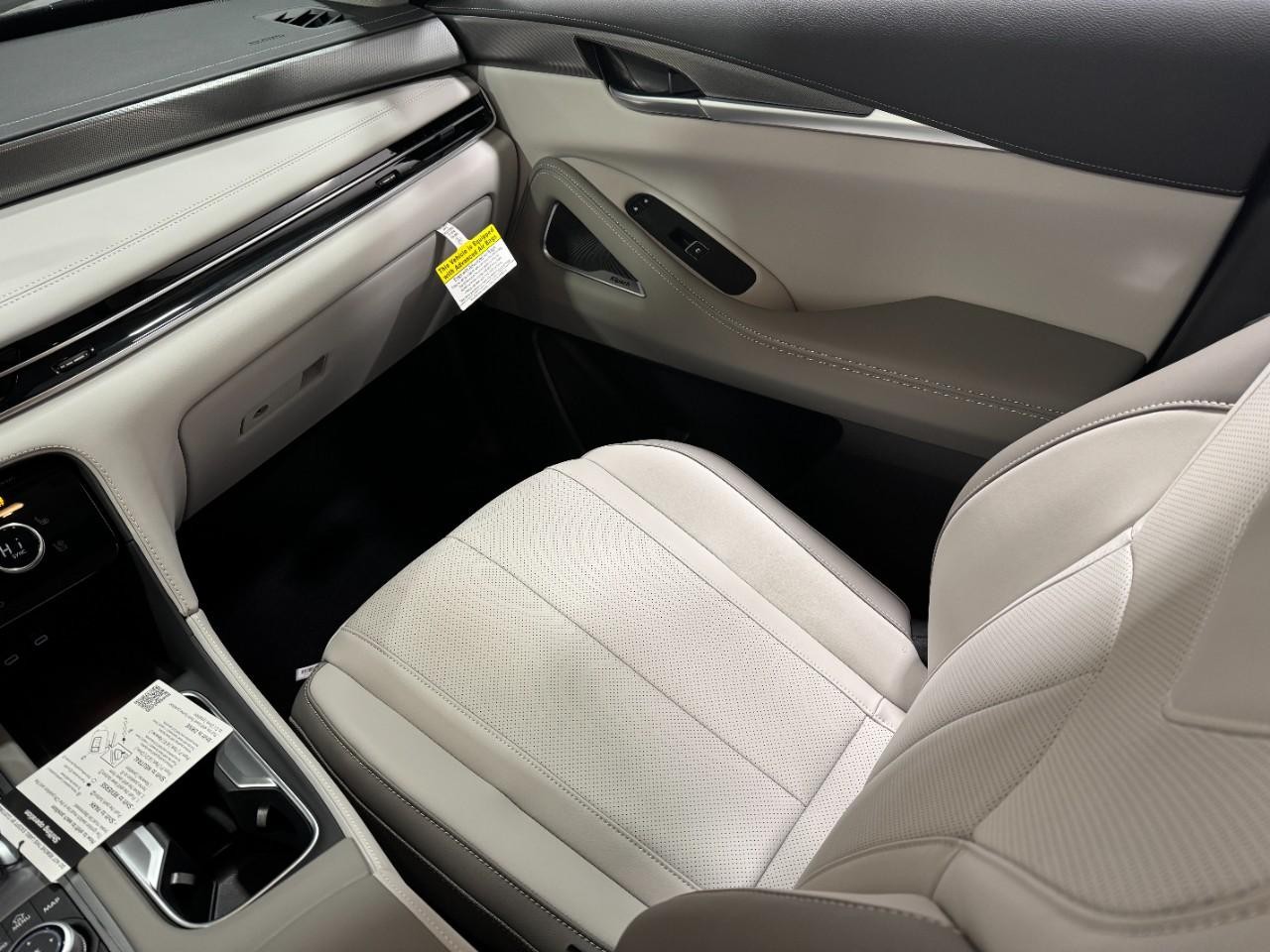 INFINITI QX60 Vehicle Full-screen Gallery Image 20