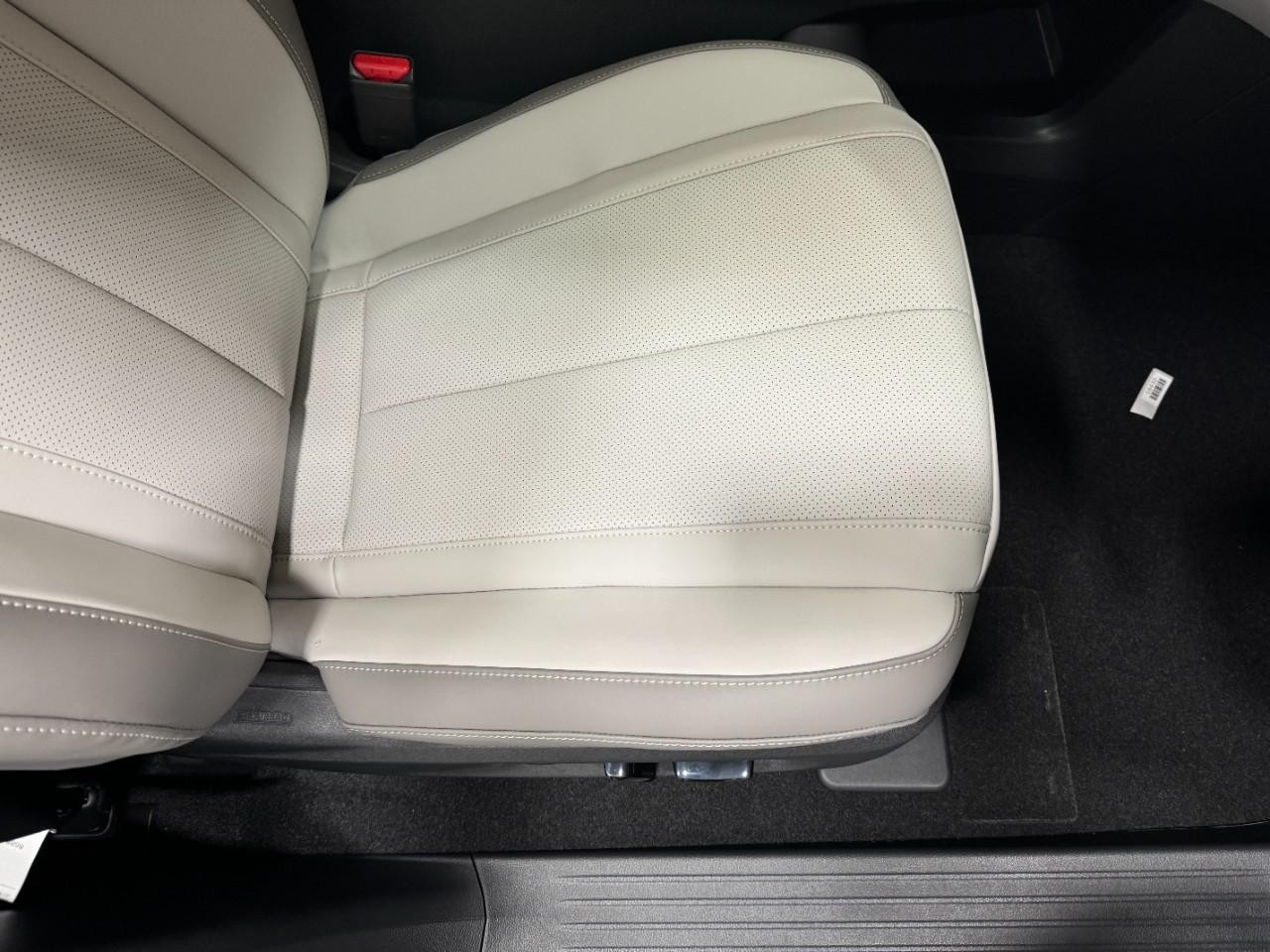 INFINITI QX60 Vehicle Full-screen Gallery Image 22