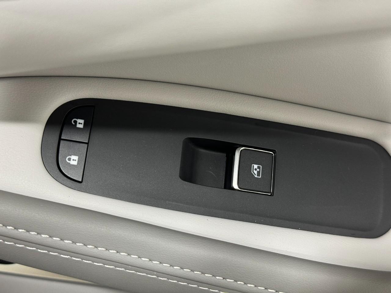 INFINITI QX60 Vehicle Full-screen Gallery Image 24