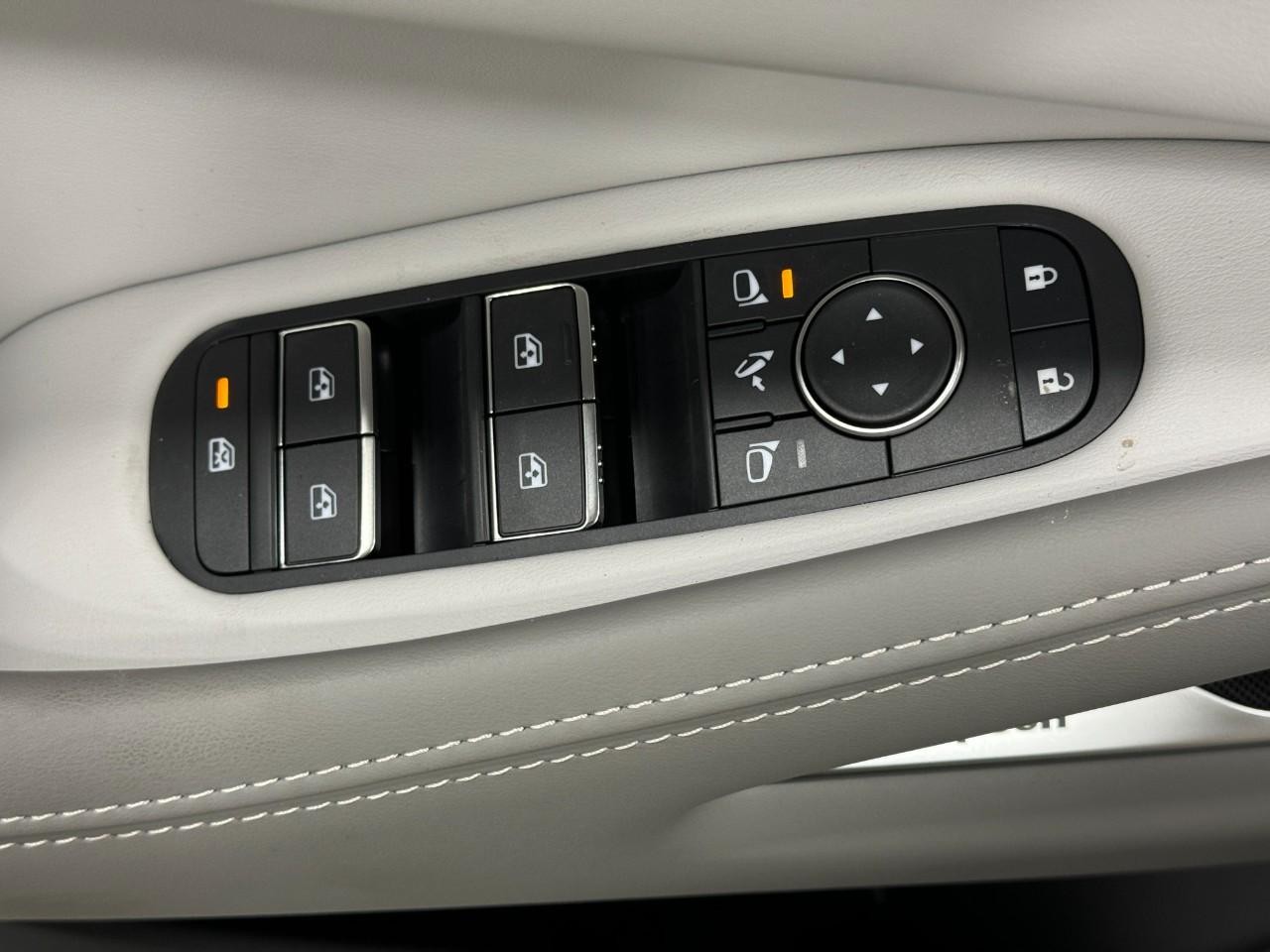 INFINITI QX60 Vehicle Full-screen Gallery Image 26