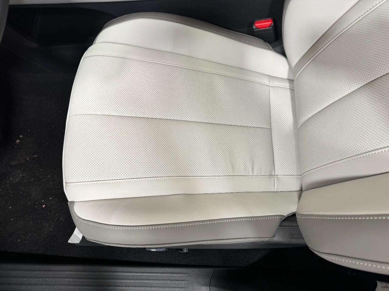 INFINITI QX60 Vehicle Full-screen Gallery Image 29