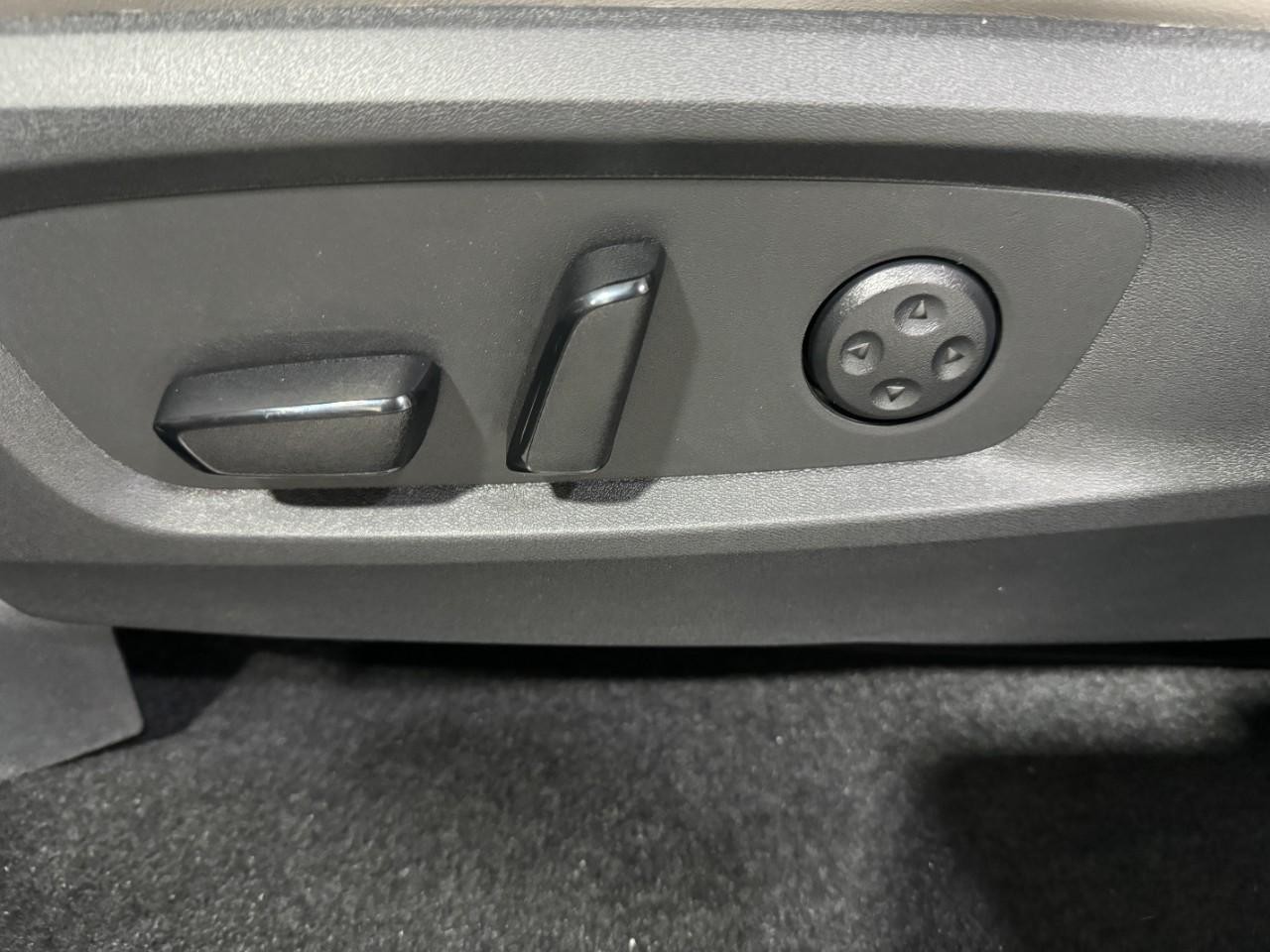 INFINITI QX60 Vehicle Full-screen Gallery Image 30