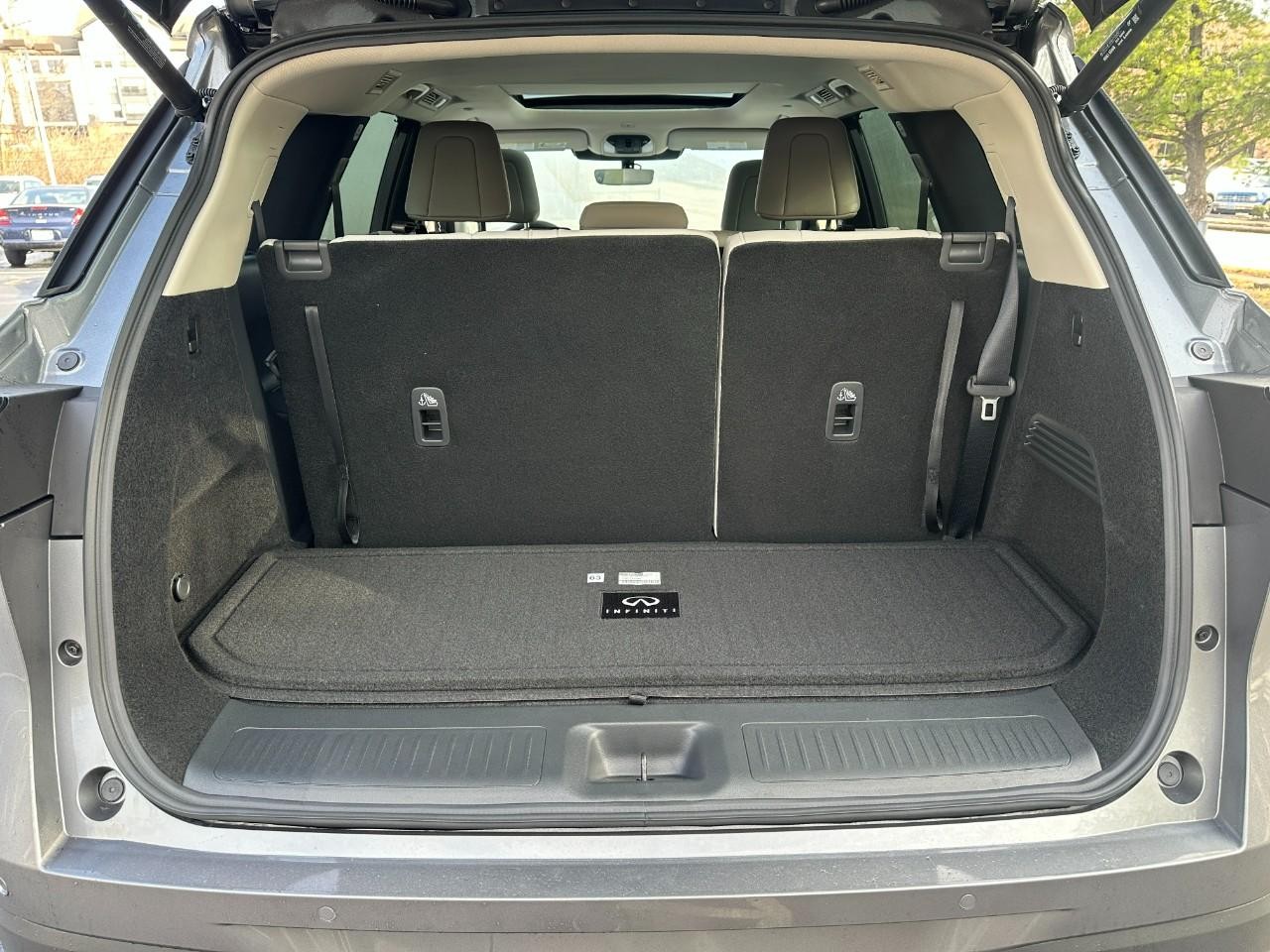 INFINITI QX60 Vehicle Full-screen Gallery Image 5