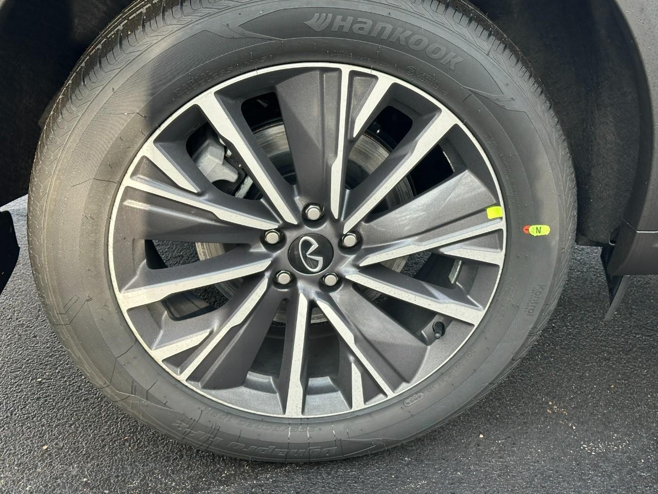 INFINITI QX60 Vehicle Full-screen Gallery Image 6