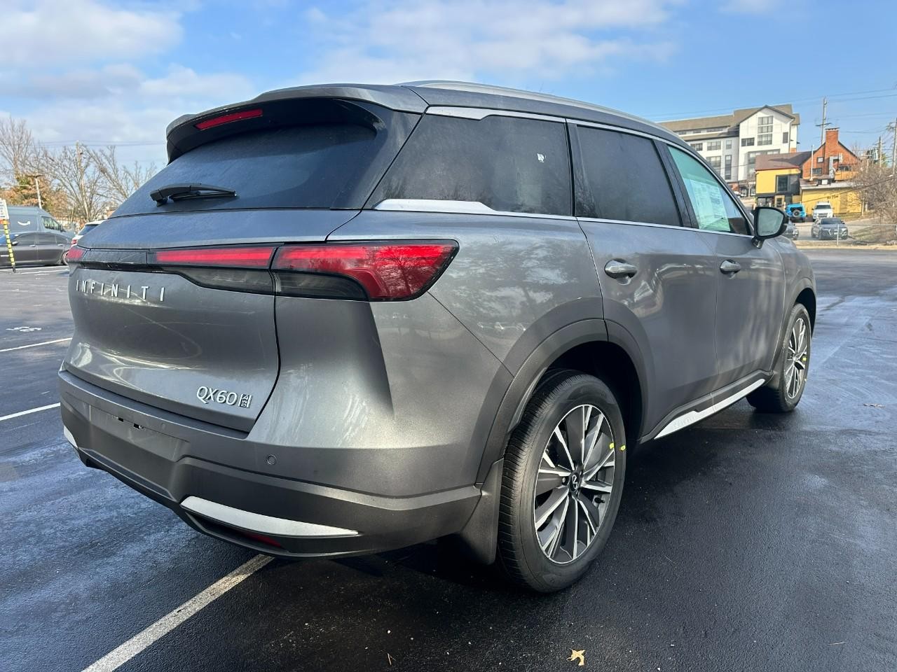 INFINITI QX60 Vehicle Full-screen Gallery Image 7