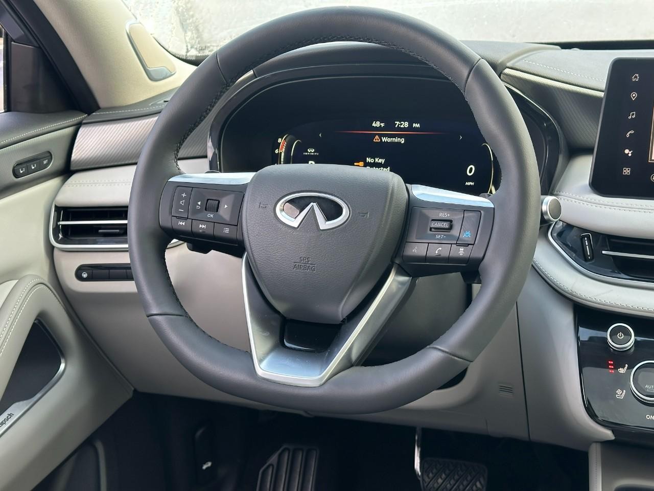 INFINITI QX60 Vehicle Full-screen Gallery Image 15