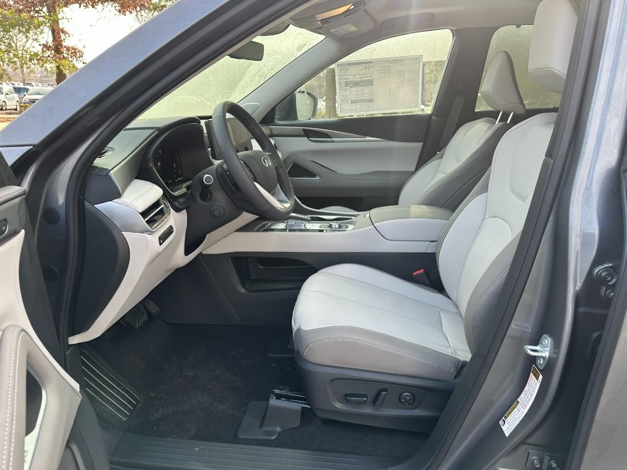 INFINITI QX60 Vehicle Full-screen Gallery Image 22