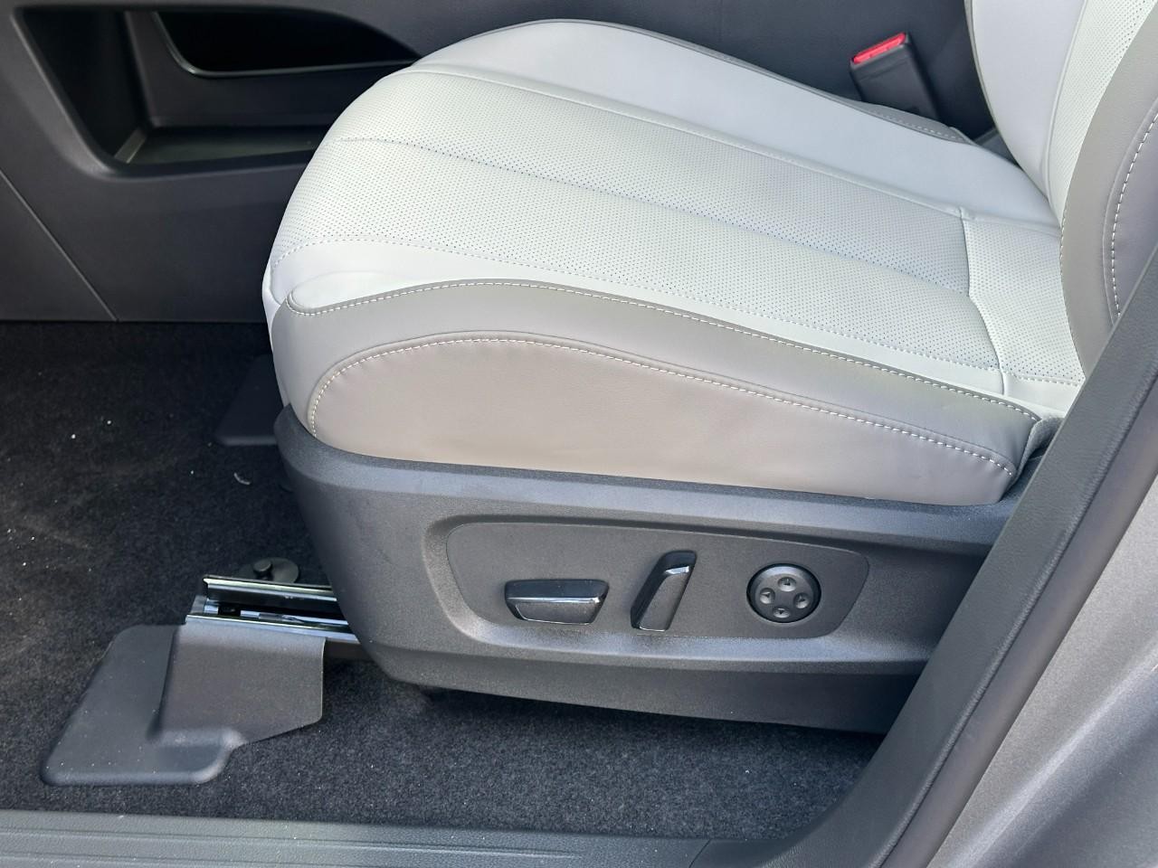 INFINITI QX60 Vehicle Full-screen Gallery Image 23