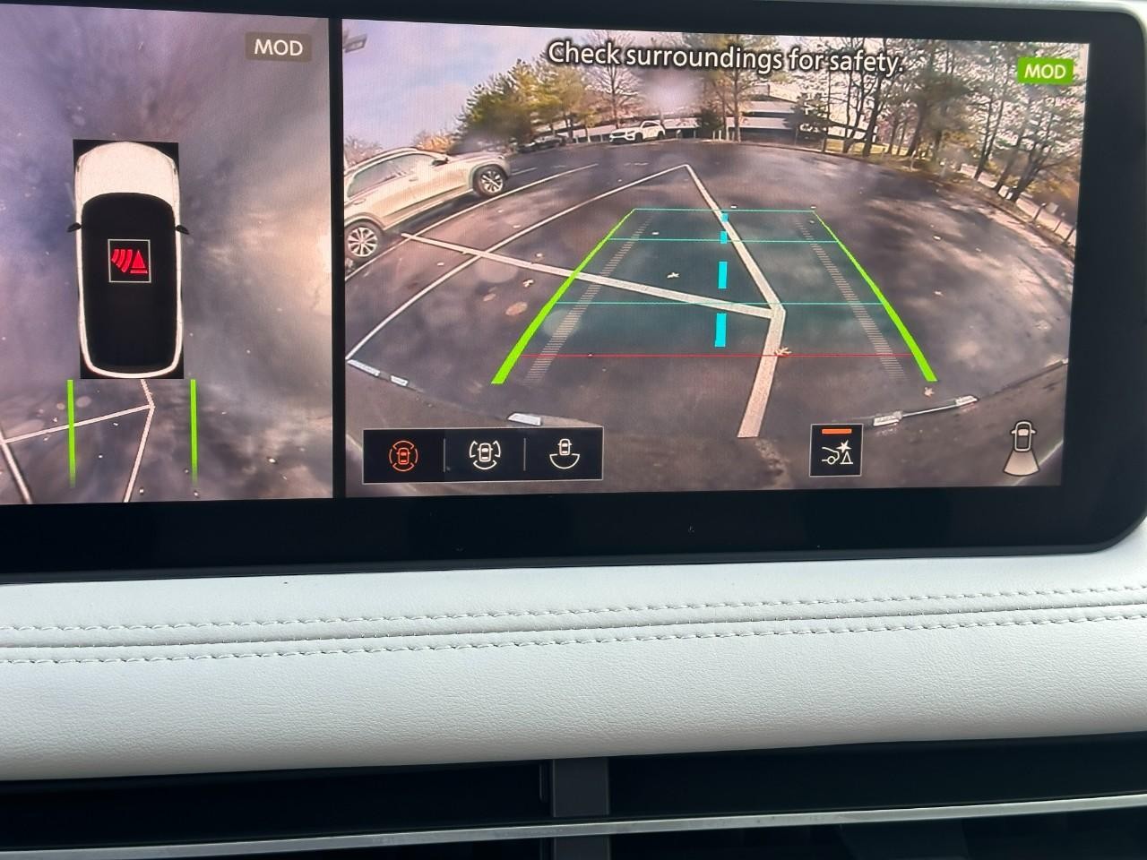 INFINITI QX60 Vehicle Full-screen Gallery Image 32