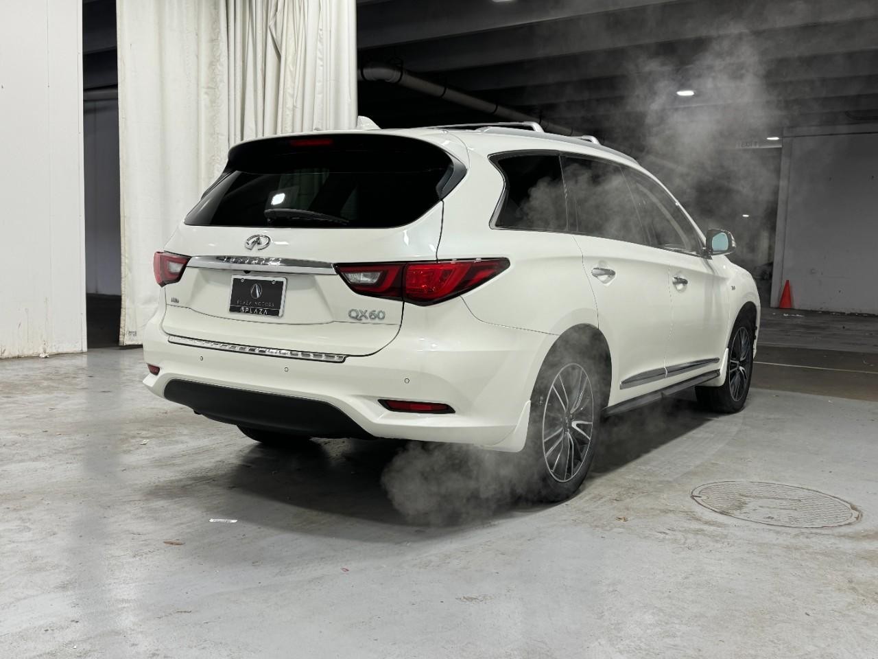 INFINITI QX60 Vehicle Full-screen Gallery Image 04