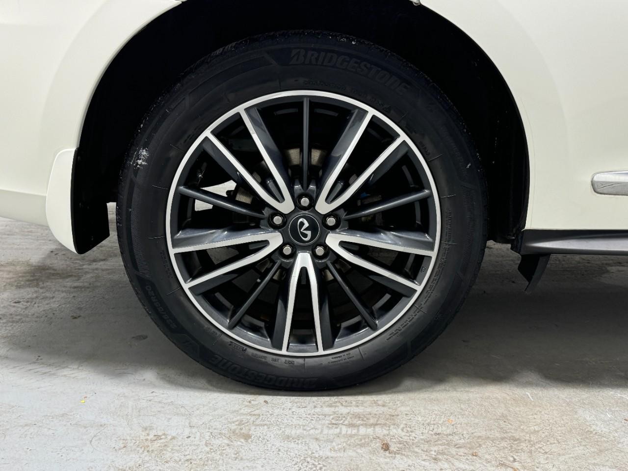 INFINITI QX60 Vehicle Full-screen Gallery Image 05