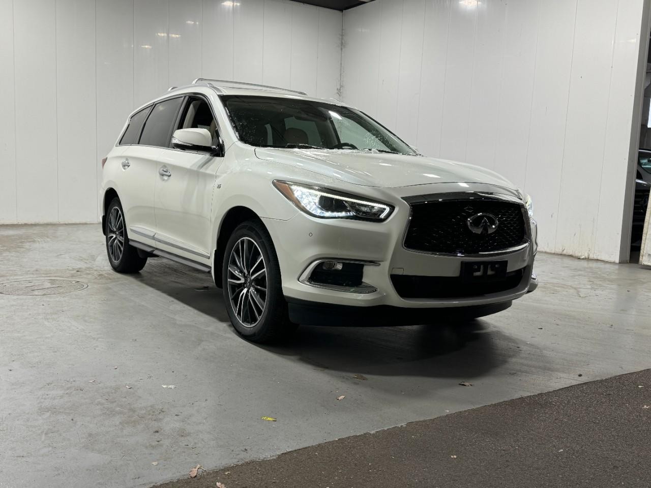 INFINITI QX60 Vehicle Full-screen Gallery Image 06