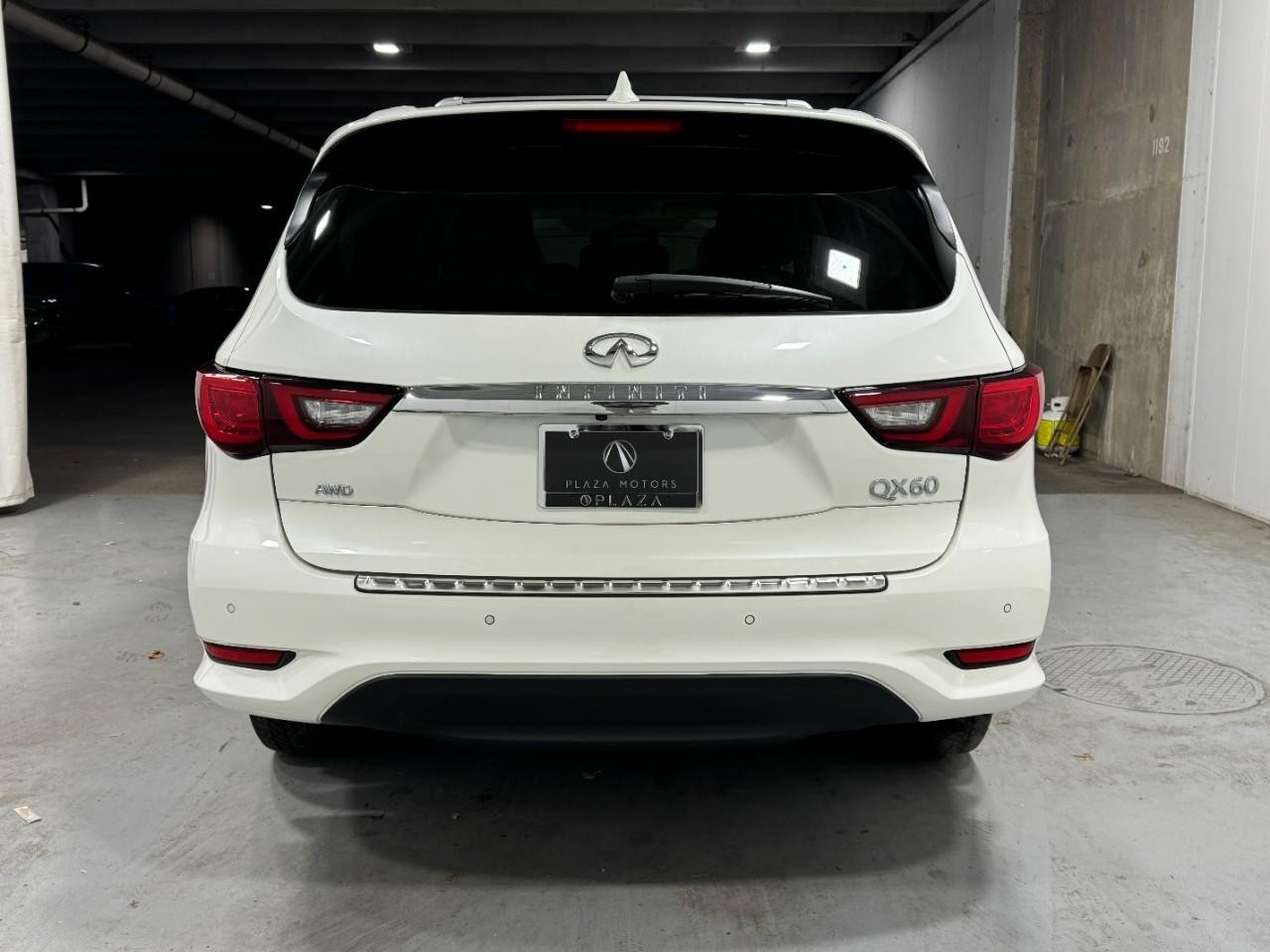 INFINITI QX60 Vehicle Full-screen Gallery Image 10