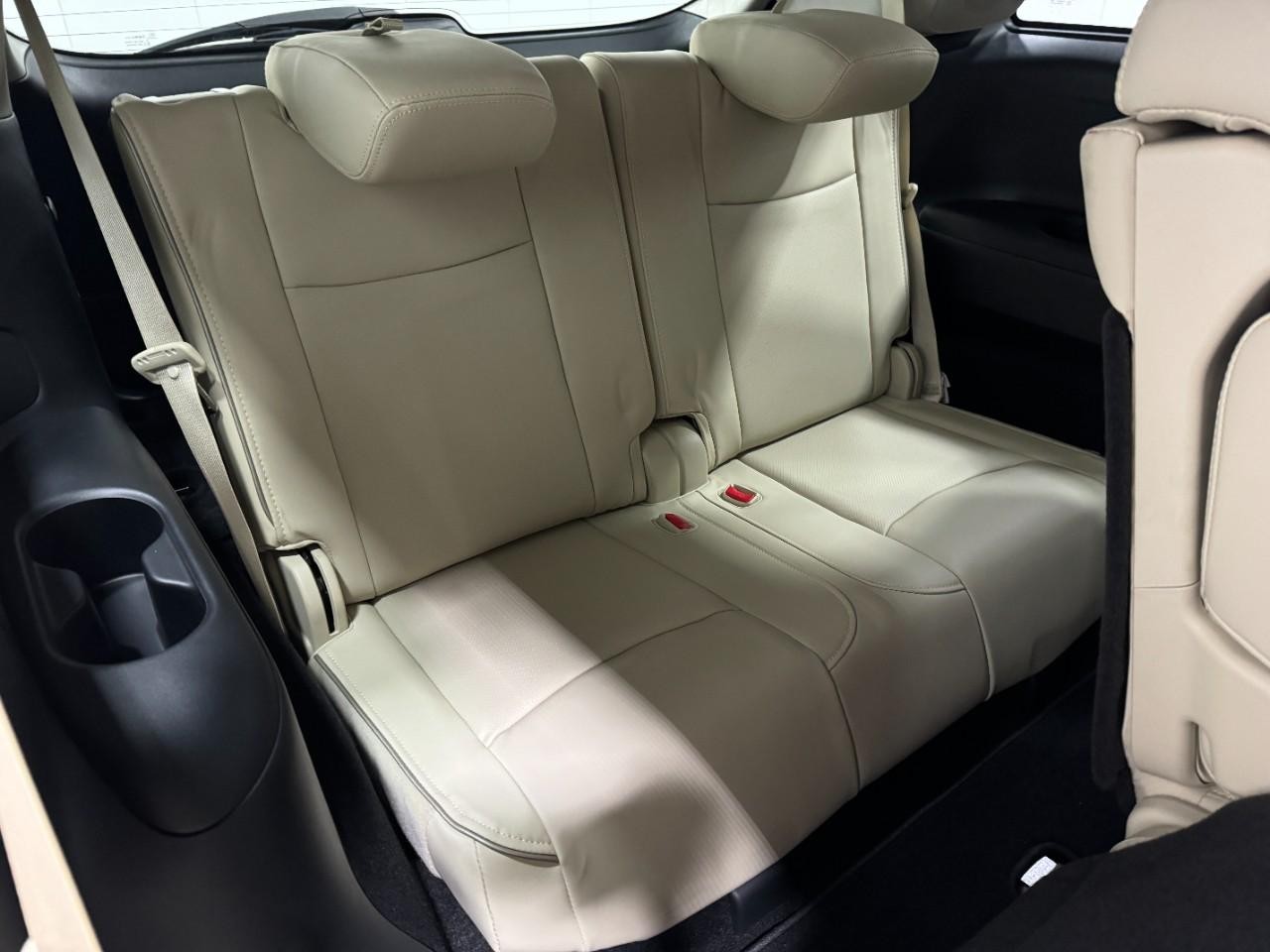 INFINITI QX60 Vehicle Full-screen Gallery Image 11