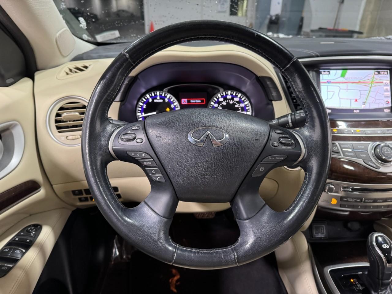 INFINITI QX60 Vehicle Full-screen Gallery Image 16