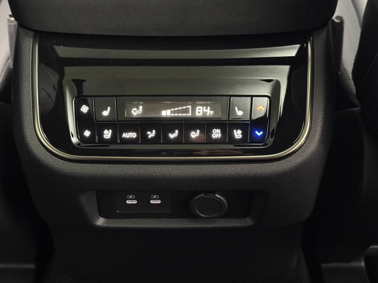 INFINITI QX80 Vehicle Full-screen Gallery Image 11