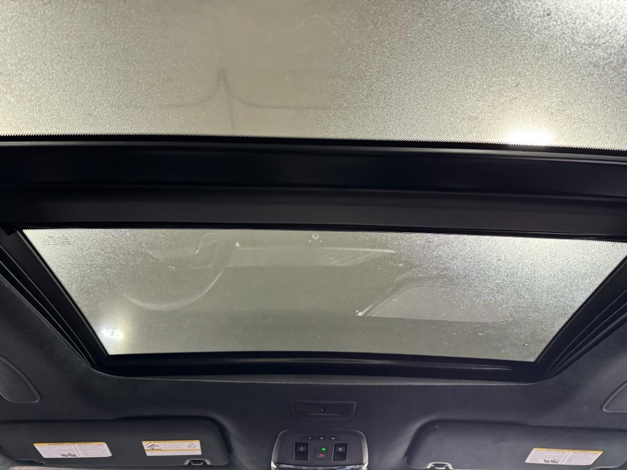 INFINITI QX80 Vehicle Full-screen Gallery Image 12