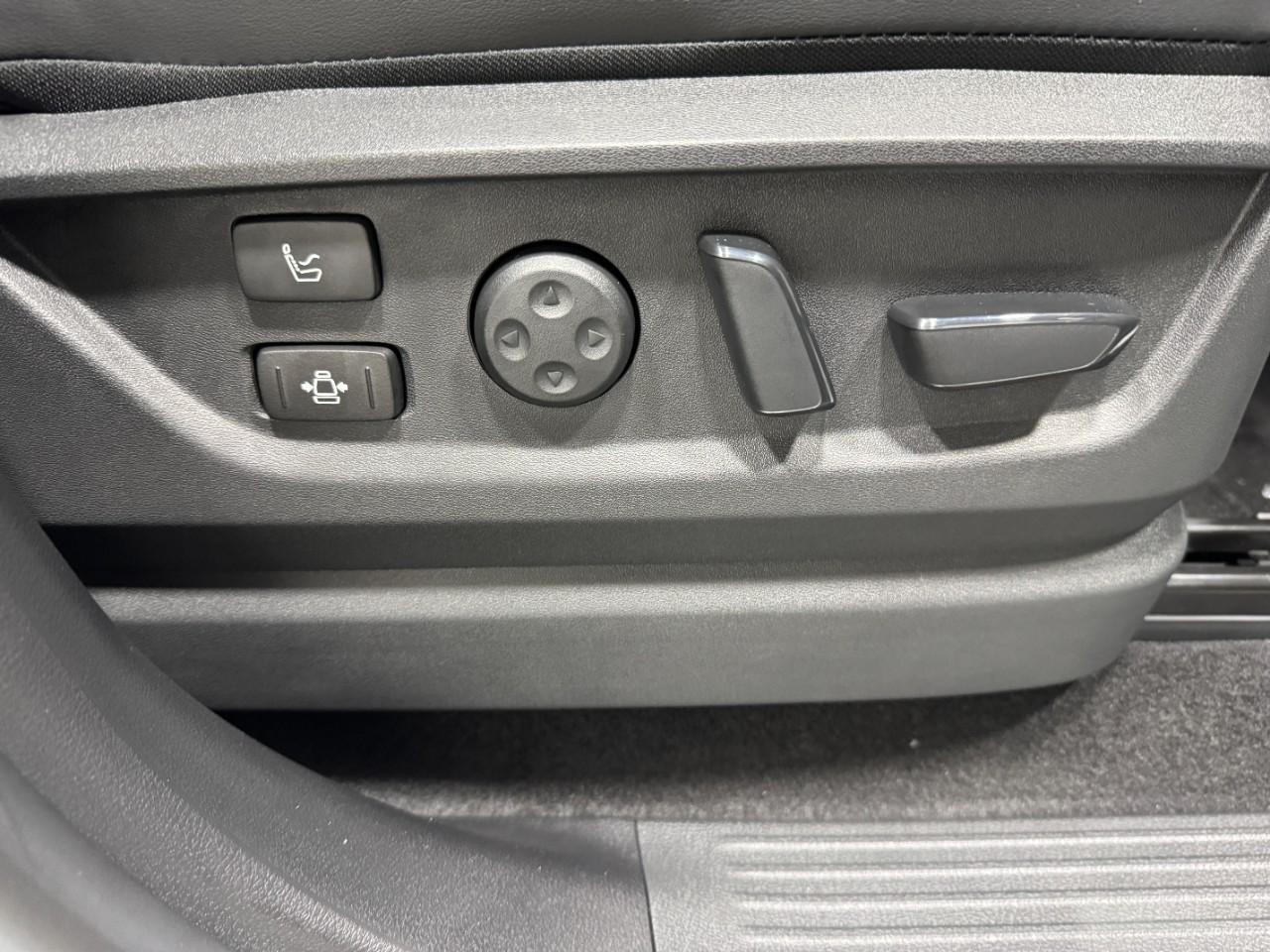 INFINITI QX80 Vehicle Full-screen Gallery Image 20