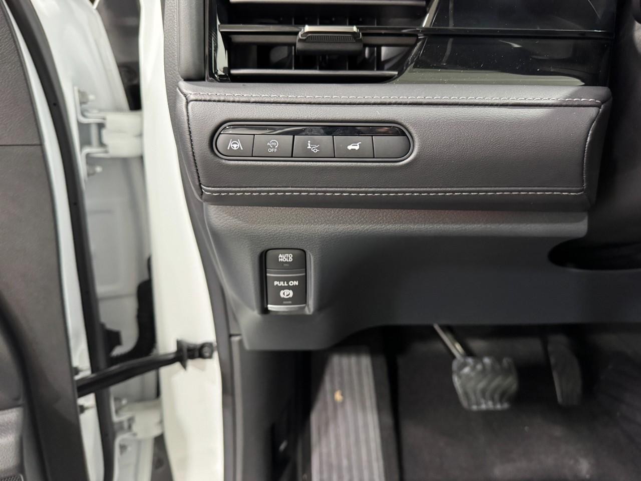 INFINITI QX80 Vehicle Full-screen Gallery Image 29